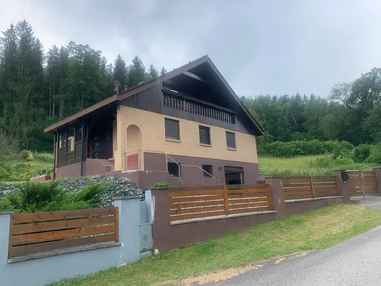 Ihre Liegenschaft im Grünen - idyllisch am Waldrand, nur 50 Minuten von Wien entternt!