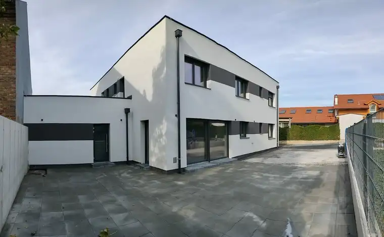 Erstbezug!!!! Moderne Doppelhaushälfte mit Terrasse und Garten