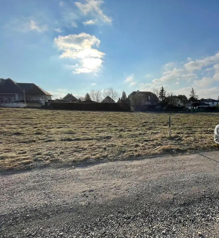 EIN TRAUM WIRD REALITÄT: AUSSERGEWÖHNLICHES BAUGRUNDSTÜCK IN KLEINRÖTZ MIT HERRLICHEM AUS- UND FERNBLICK IN TOLLER, ERHÖHTER WOHNLAGE