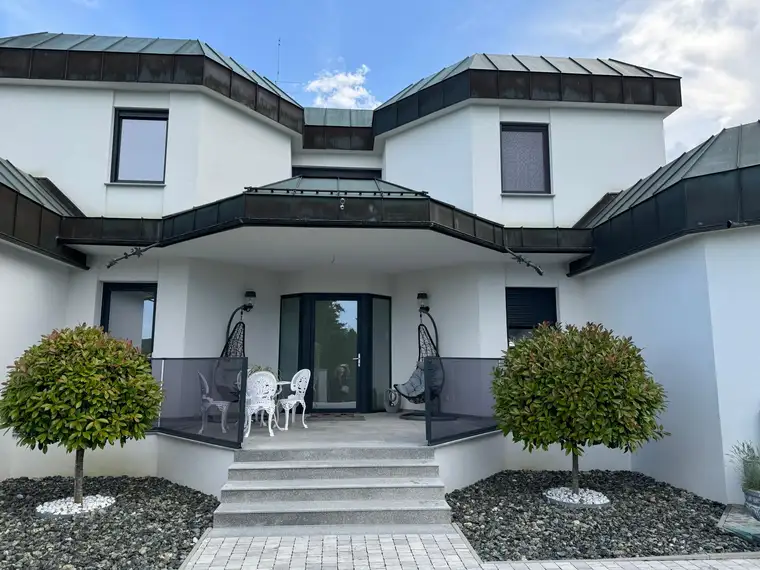 Moderne Villa mit Ordination oder Büro! Grünruhelage! Drohnenvideo online!