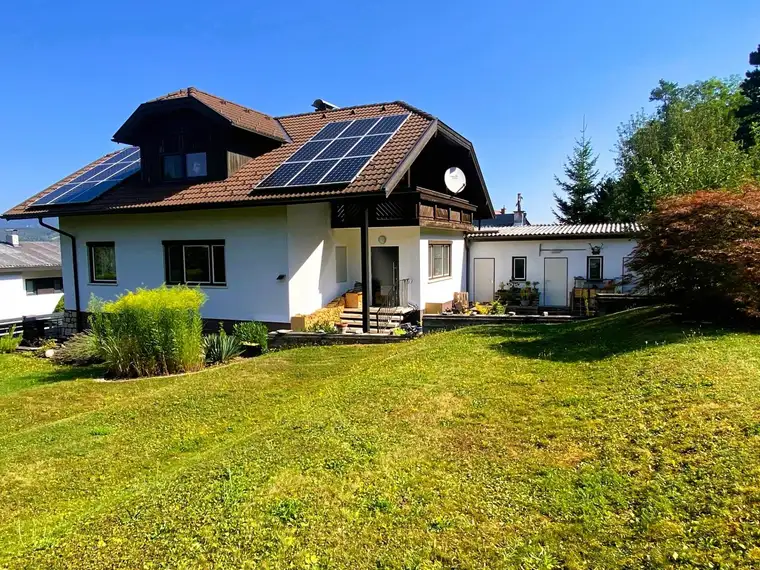 Familienresidenz- viel Platz im Haus und Garten! Traumhafte Aussichtslage!
