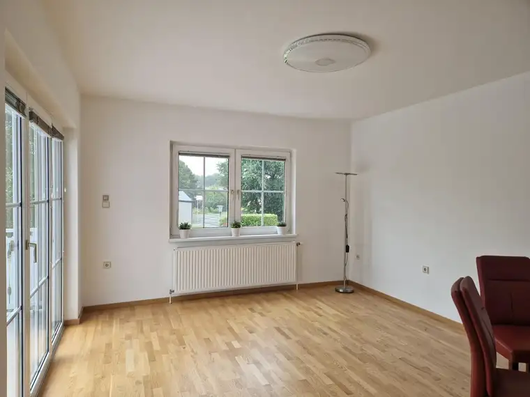 LIEBEVOLL SANIERTER BUNGALOW IN BEGEHRTER WOHNLAGE SAMT HOHER LEBENSQUALITÄT UND GUTER VERKEHRSANBINDUNG