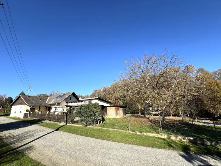 Neuer Preis - Idyllisch Wohnhaus, Ruhelage und schönem Grundstück: Gesamt 3.600 m²