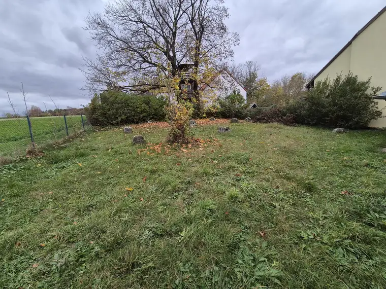 BAUGRUND - 388 m² - MIT 2 PRESSHÄUSERN - AUSBAUFÄHIG