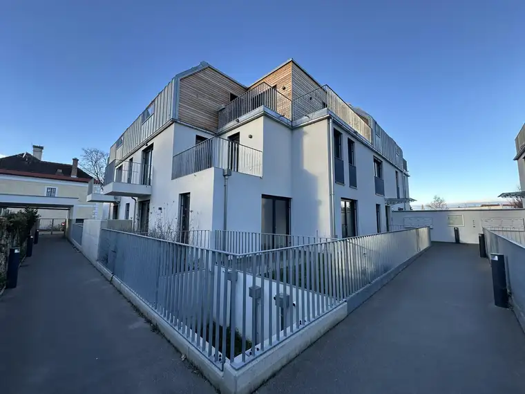NEUE 3 ZIMMER WOHNUNG MIT TERRASSE &amp; GARTEN