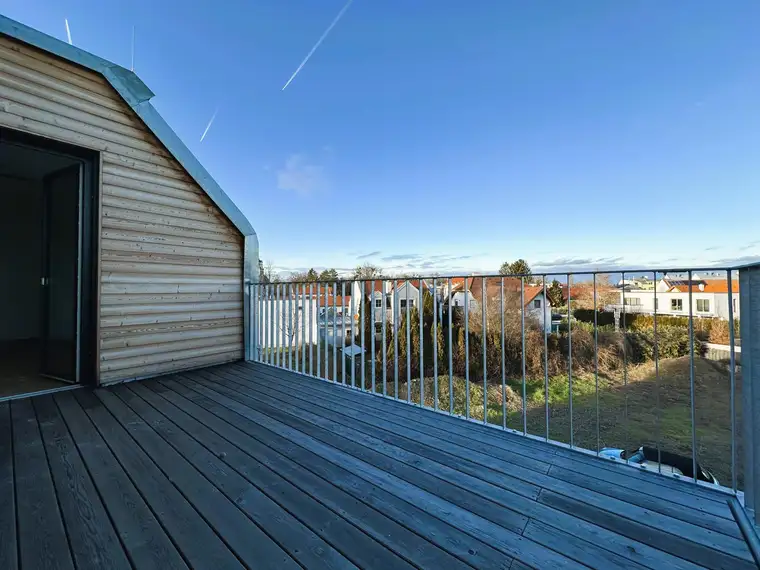 4 ZIMMER DACHGESCHßWOHNUNG IM ZENTRUM