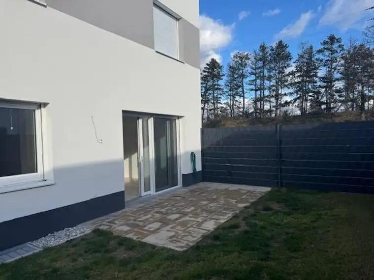 REIHENHAUS IM GRÜNEN! ERSTBEZUG! Nur 4 Reihenhäuser in Anlage jeweils mit Keller und 2 Parkplätzen