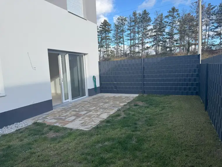 ERSTBEZUG im Reihenhaus! Vollkeller - Eigengarten - 2 Parkplätze
