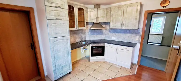 2 FAMILIENHAUS - GROSSE WOHNUNG FREI