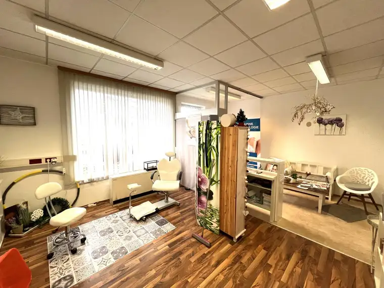 4 Wohnungen &amp; 2 Geschäftsräume im Zentrum!