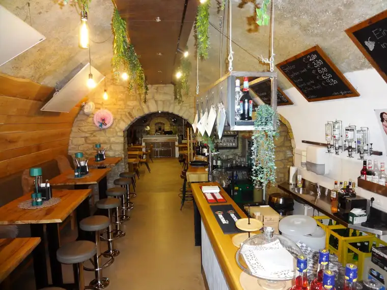 Das Glashaus - Lokal bei der B10 !