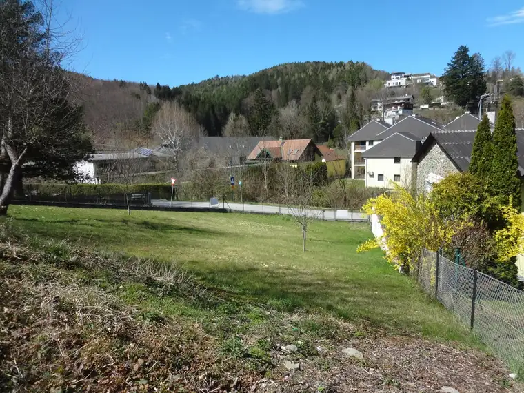 LEISTBARER BAUGRUND IN ZENTRUMSLAGE, OHNE BAUZWANG, AUFSCHLIESSUNG BEZAHLT!