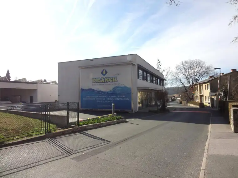 MODERNE BÜRORÄUME IM ORTSZENTRUM!