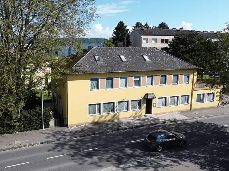 Früheres Wirtshaus mit drei Wohneinheiten inmitten von Pöchlarn!