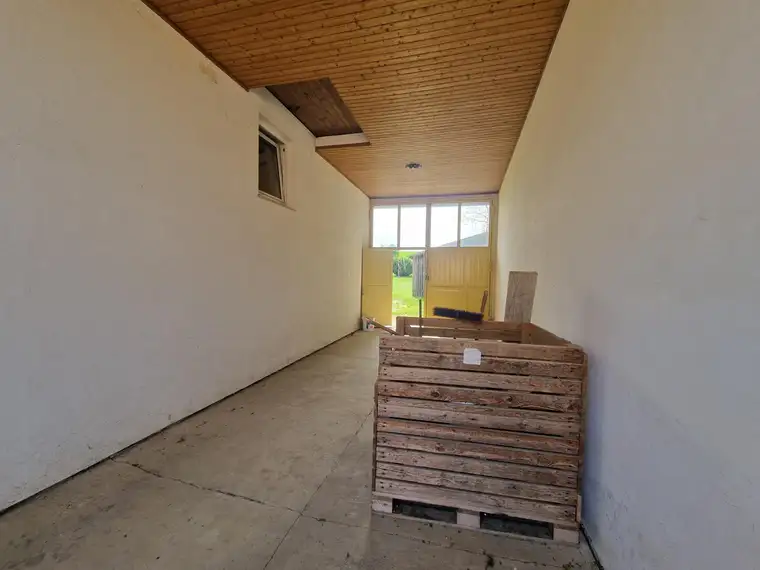 LIEBEVOLLES LANDHAUS MIT GEPFLEGTEM GARTEN IN PARADIESISCHER GRÜNRUHELAGE