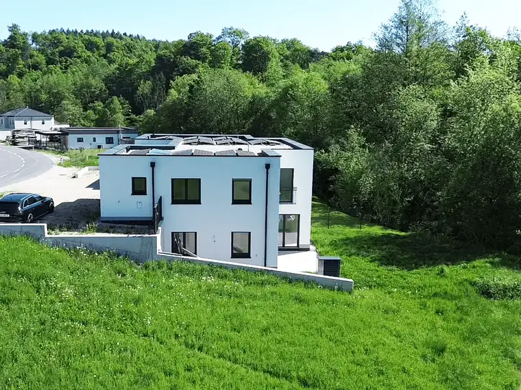 NEUER PREIS: Erstbezug in Sooß – Moderne Doppelhaushälfte mit Garten, Wärmepumpe &amp; PV-Anlage!
