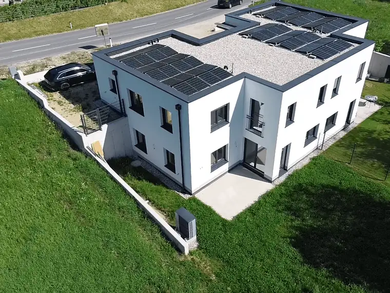 NEUER PREIS: Erstbezug in Sooß – Moderne Doppelhaushälfte mit Garten, Wärmepumpe &amp; PV-Anlage!