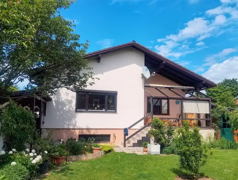 Einfamilienhaus mit herrlichem Garten in ruhiger Lage!