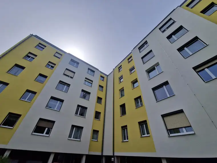 SELTENE GELEGENHEIT AUF EINE EIGENTUMSWOHNUNG MIT 2 LOGGIEN IN RUHIGER WOHNLAGE IM HERZEN VON LANGENZERSDORF