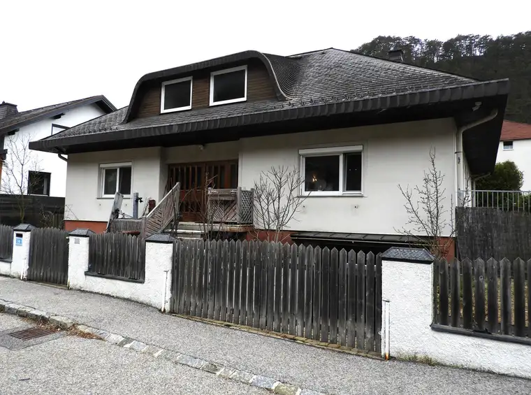 Einfamilienhaus in ruhiger Sackgasse umgeben von Natur und Grünflächen