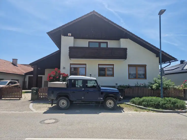 LIEBEVOLLER BUNGALOW MIT GEPFLEGTEM GARTEN IN TRAUMHAFTER RUHELAGE MIT HERRLICHEM GRÜN- UND AUSBLICK IN UNMITTELBARER FELDRANDLAGE