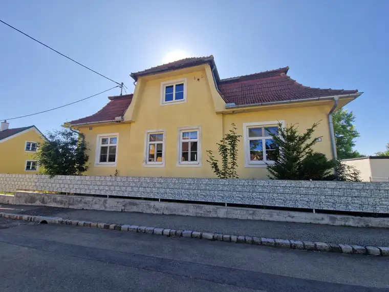 SANIERUNGSBEDÜRFTIGES, CHARMANTES LANDHAUS MIT TRAUMHAFTEM GARTEN IN ALLERBESTER, RUHIGER WOHN-, RUHE- UND ZENTRUMSLAGE VON MAISSAU