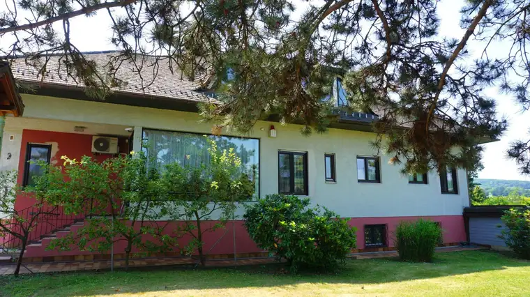Großzügiges Familienhaus mit Wellnessbereich, Wintergarten &amp; idyllischem Garten nahe Tulln