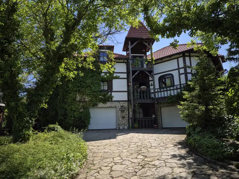 WOHNEN MIT STIL - MIT ANMUT UND CHARAKTER EINES SCHLOSSES