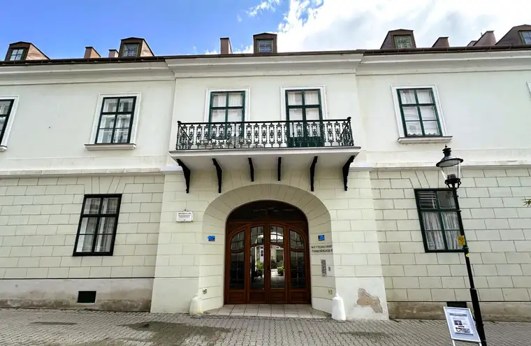 4 ZIM.WHG MIT BLICK IN RUHIGEN INNENHOF/LIFT/TIEFGARAGE