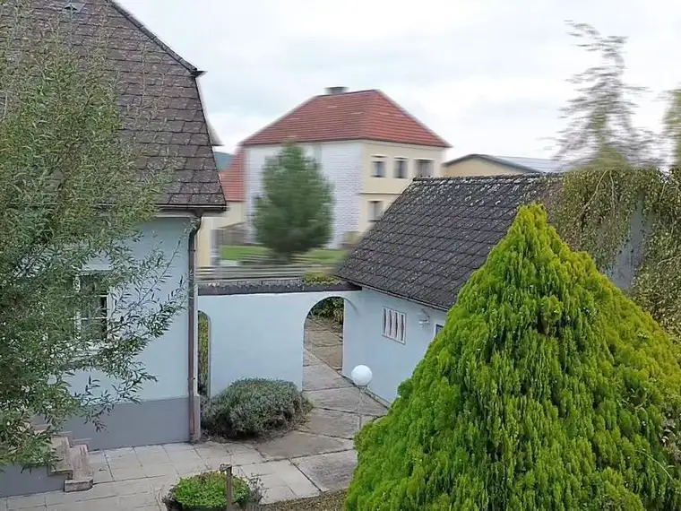 Bürgerliches Einfamilienhaus mit viel Platz, liebenswerten Garten &amp; Ausblick gen Maria Taferl!