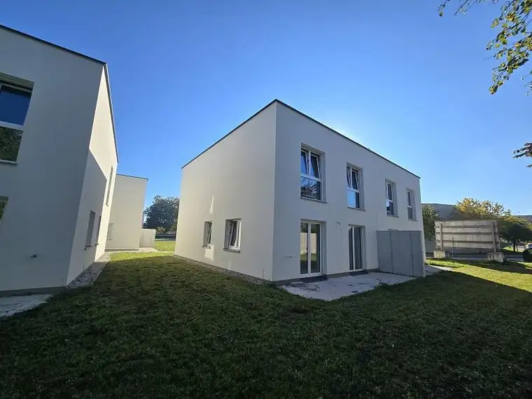 MODERN, MASSIV UND HOCHWERTIG VOM BAUMEISTER