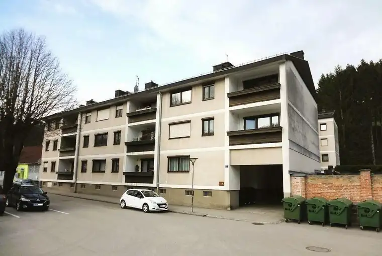 MIETE - HELLE DREIZIMMERWOHUNG IN RUHIGER LAGE!