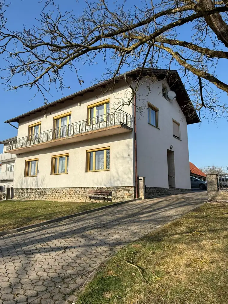 Viel Platz für Familie, Hobby &amp; Fahrzeuge - Wohnhaus mit 2.161 m² Baugrund