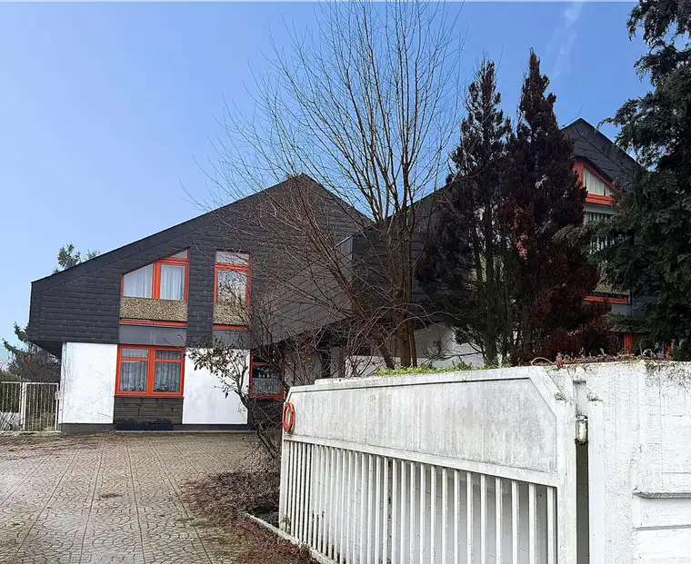 Beeindruckendes Raumangebot auf großem Grundstück!