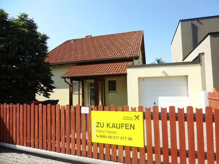 Großzügiges Einfamilienhaus in ruhiger Lage !