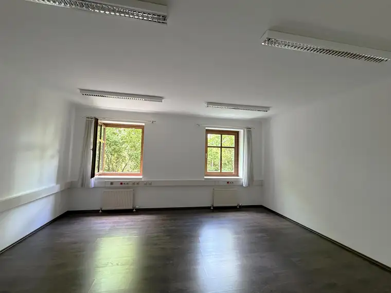 * Perfektes Büro/Praxis für Mitarbeiter:innen und Kund:innen *