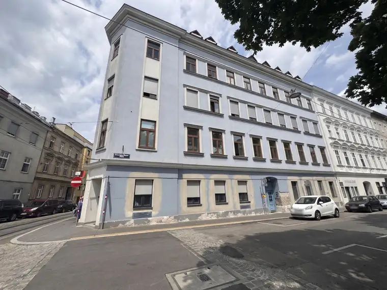 Kleine Wohnung, große Möglichkeiten! Diese Garçonnière ist Ihr Rohdiamant!