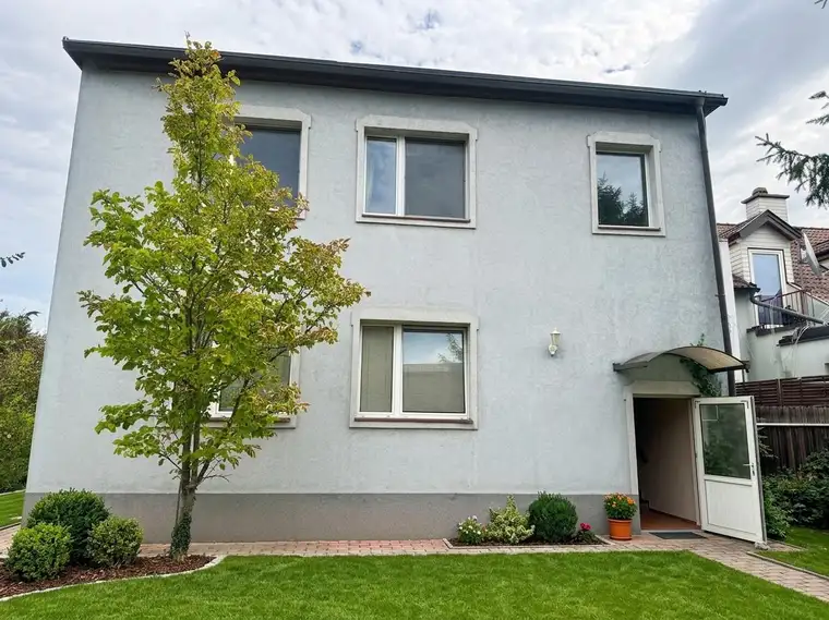Großzügiges Wohnhaus auf sonnigem Grundstück -ruhige Siedlungslage