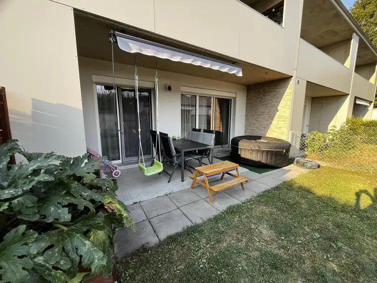SELTENE GELEGENHEIT AUF EINE NEUWERTIGE GARTENWOHNUNG IN RUHIGER, BESTER WOHNLAGE IM HERZEN VON ABSDORF MIT DIREKTER BAHNANBINDUNG