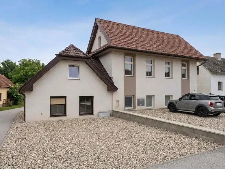 Zwei Häuser, ein Preis - großzügiger Wohnraum für bis zu drei Familien