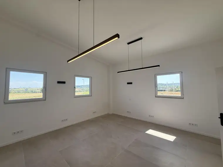 Modern gestaltetes Büro zu vermieten!