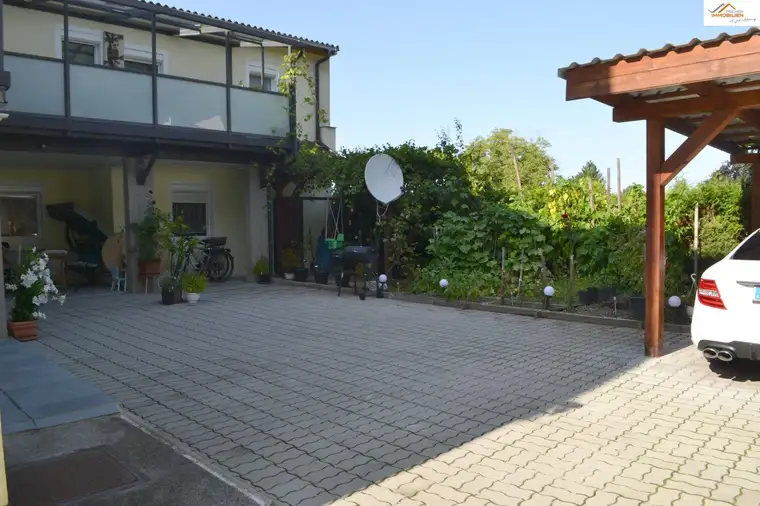 Großzügiges Wohnhaus mit viel Potenzial für Großfamilien oder Investoren!