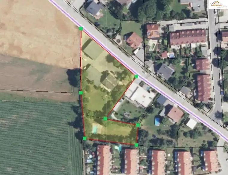 Grundstück mit 4.200m² und Altbestand