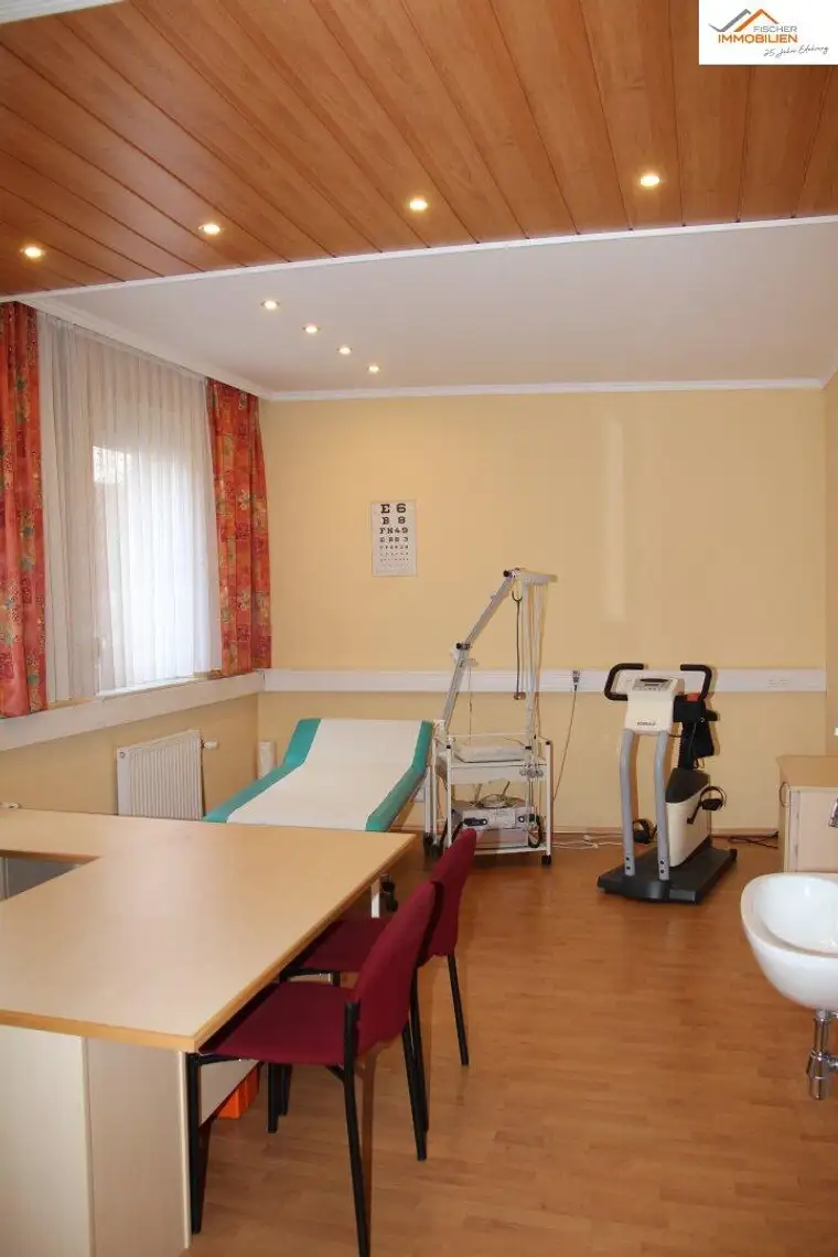 Büro/Praxis in Neunkirchen! Top Lage mit Stellplatz!
