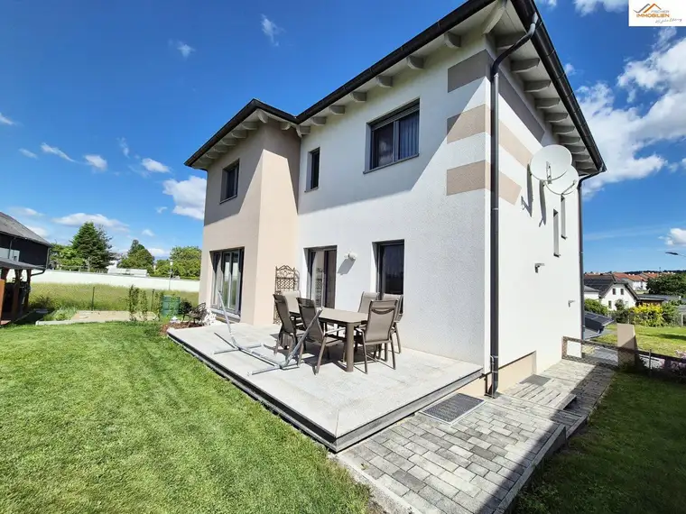 Neuwertig massives Baumeisterhaus in erhöhter Lage - Hochwolkersdorf