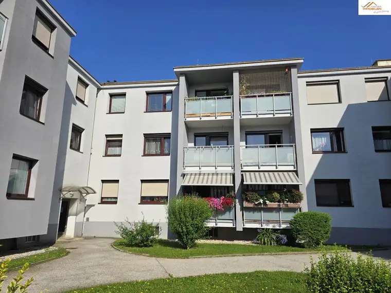 Großzügige 4-Zimmer-Wohnung mit Loggia in Toplage von Ternitz!