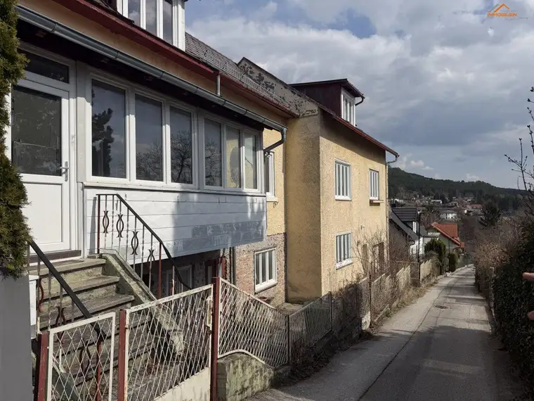 Mehrfamilienhaus mit großem Potenzial in ruhiger Lage von Grünbach am Schneeberg