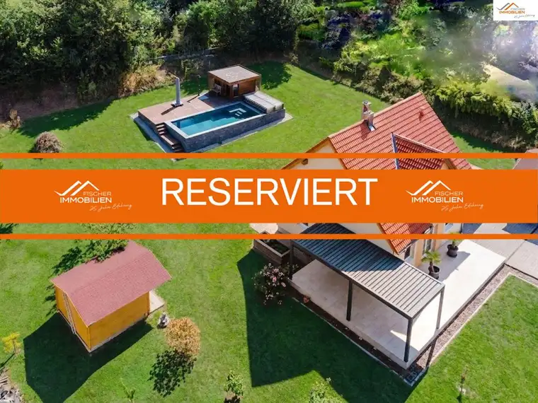 Exklusives Einfamilienhaus auf 2.212 m² Grundstück in ruhiger Wohnlage mit Pool