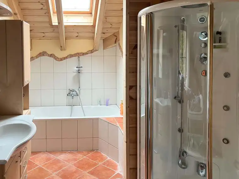 Fuschlsee: Einfamilienhaus mit Outdoor-Spa in Naturidylle