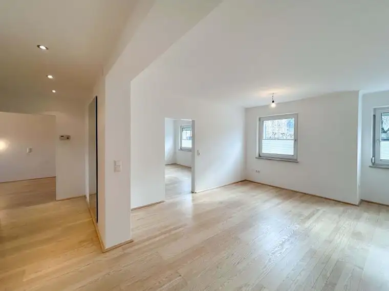 Generalsanierte 3-Zimmer Wohnung mit schönem Grünblick, Balkon und Garage